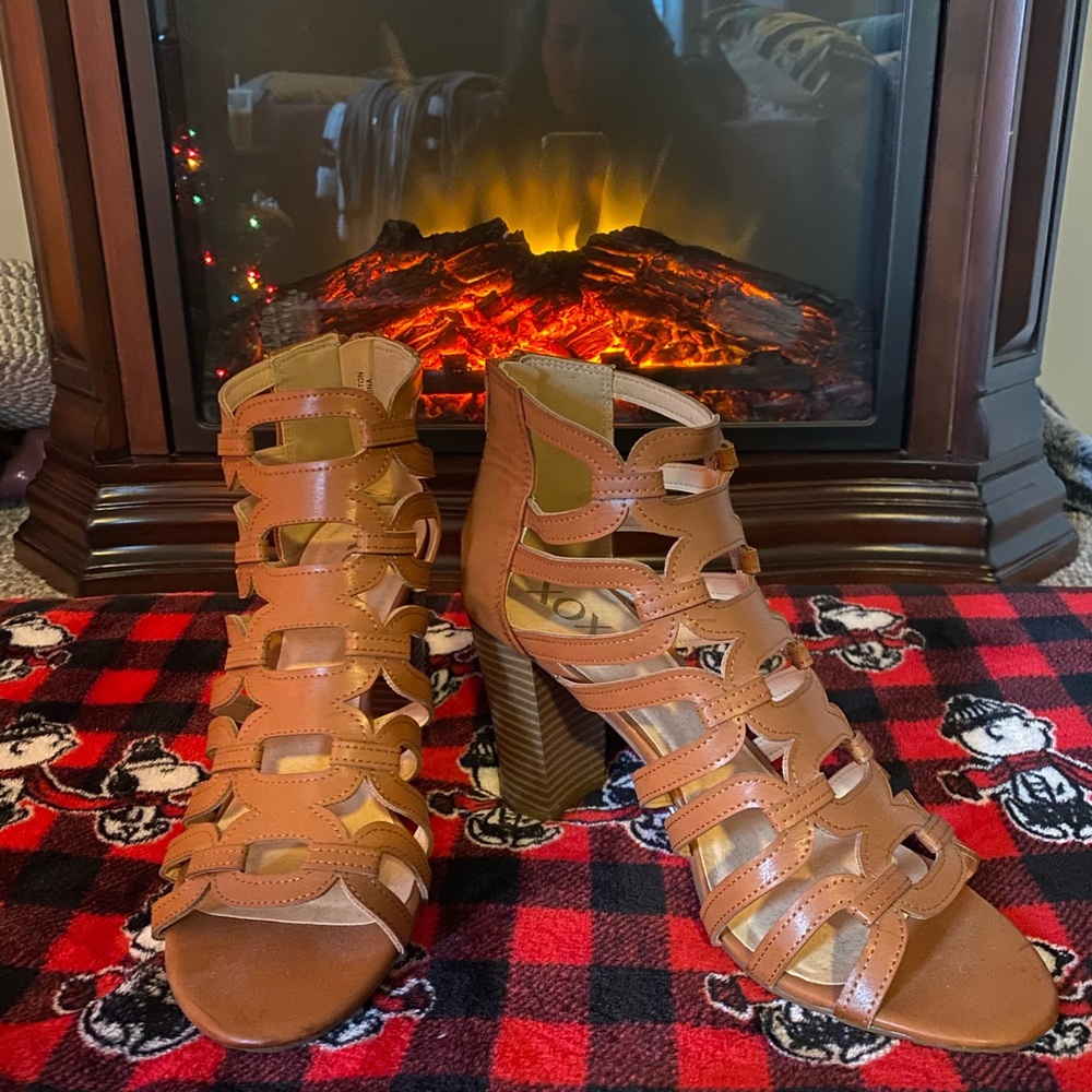 Tan Strappy Shoes - Size 8M